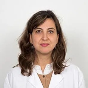 Docteur-Sihem-RAISSI Don d’un appareil échographe GE Volution E6  à l’Association  par Docteur Sihem RAISSI, Obstétricien et Gynécologue dans le Mans, France