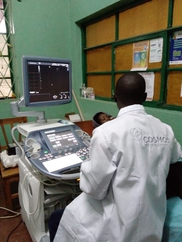 PHOTO-2022-10-19-23-35-56-3 Don d’un appareil échographe GE Volution E6  à l’Association  par Docteur Sihem RAISSI, Obstétricien et Gynécologue dans le Mans, France